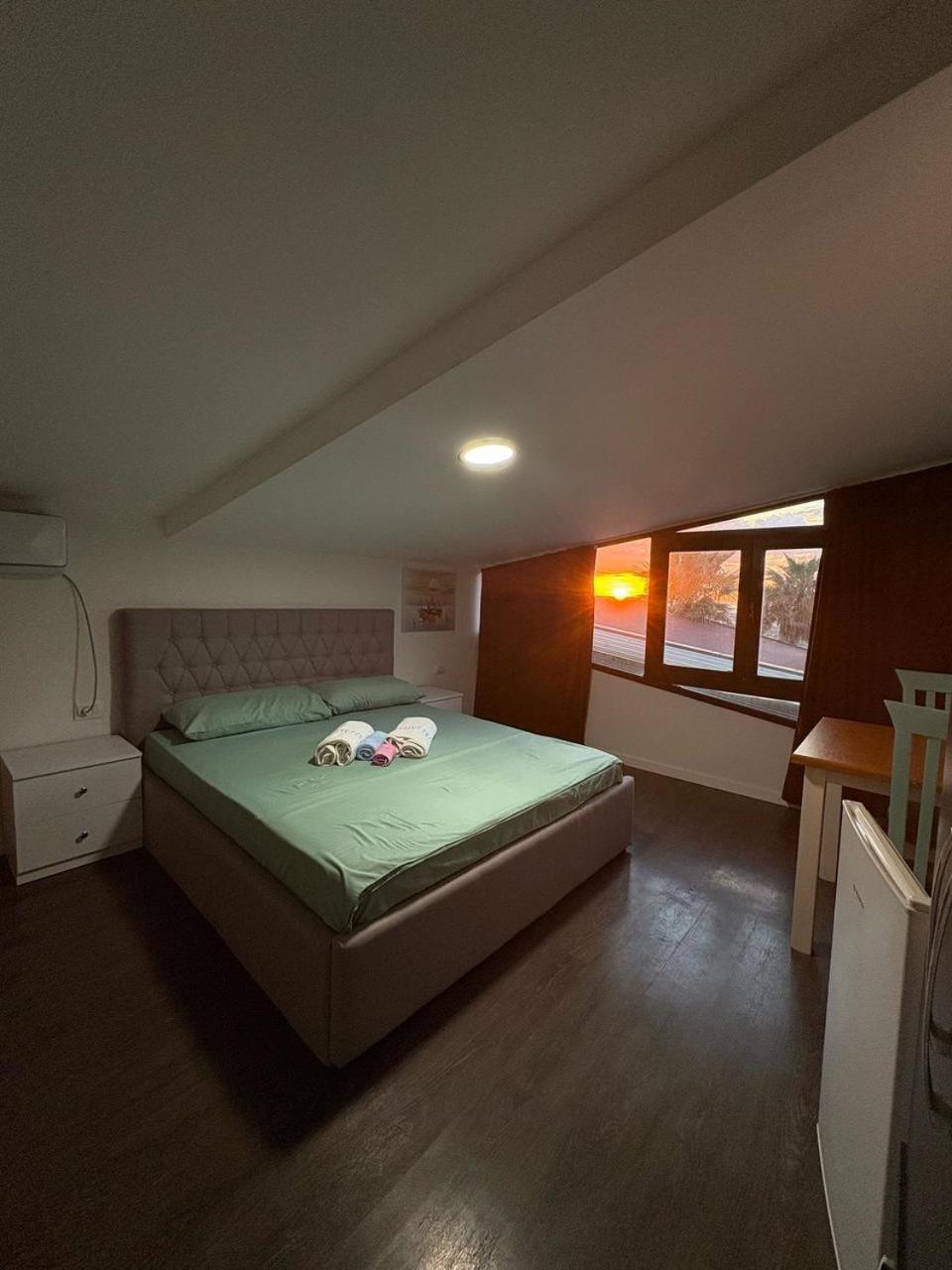 Hotel Saint Tropez Durres Bisht Kamez Exterior foto