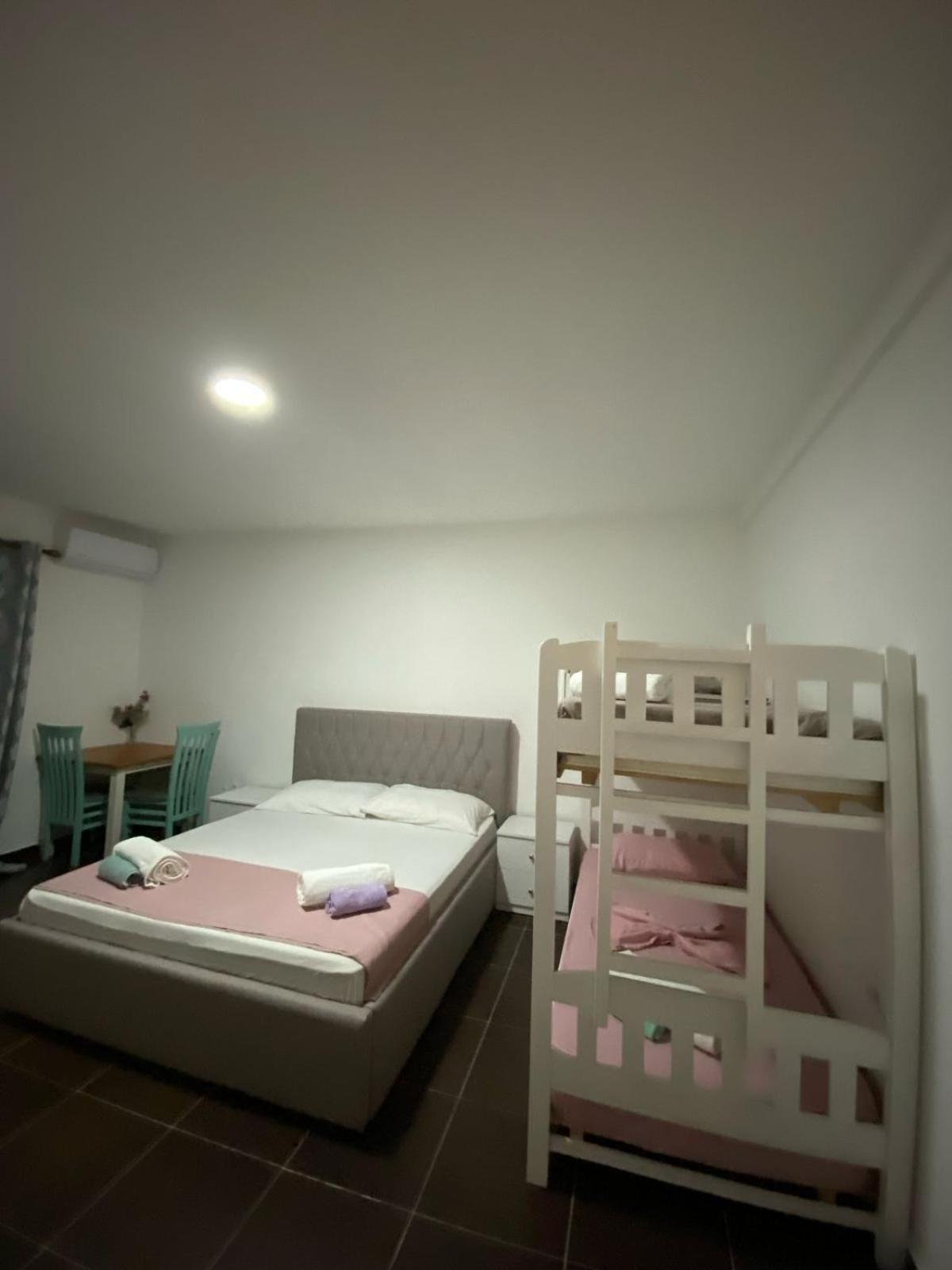 Hotel Saint Tropez Durres Bisht Kamez Exterior foto